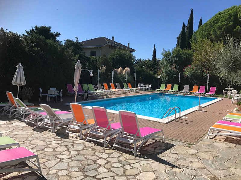 Entire holiday apartment, Holiday apartment mit Klimaanlage und Pool  in Loano, Riviera di Ponente