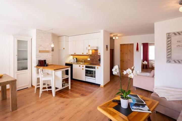 Ferienwohnung für 2 Personen, mit Balkon und Sauna in Pontresina