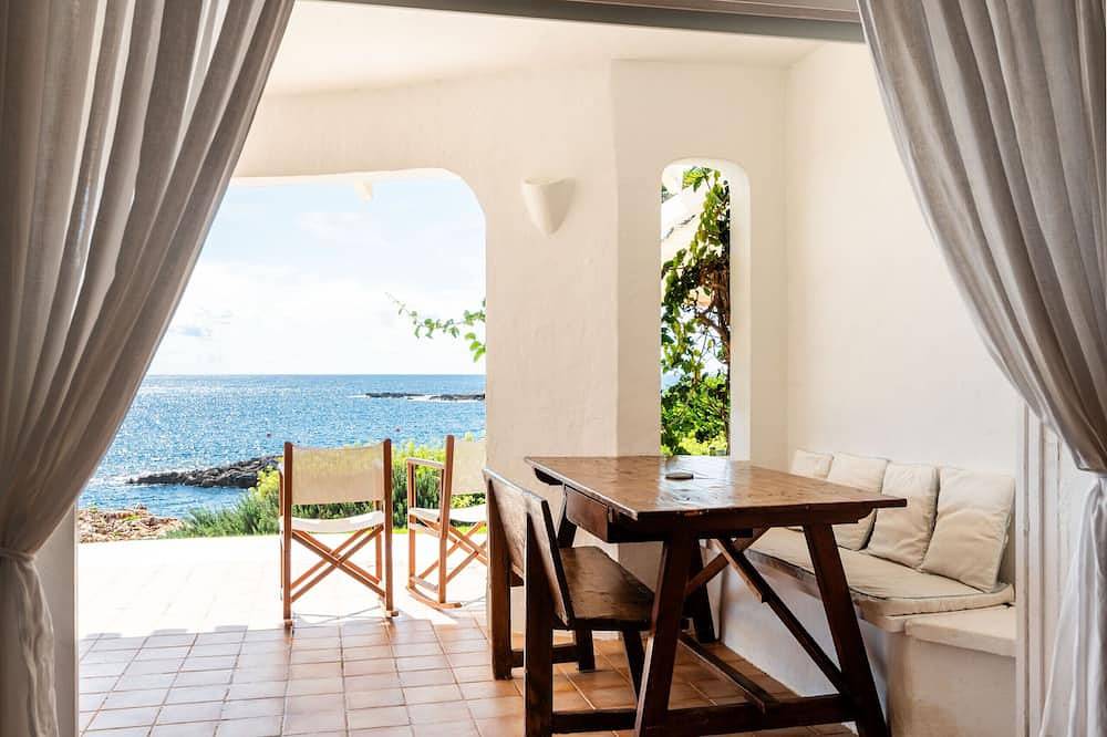 Front-line villa with free Wifi in Binisafuller Platja, Sant Lluís