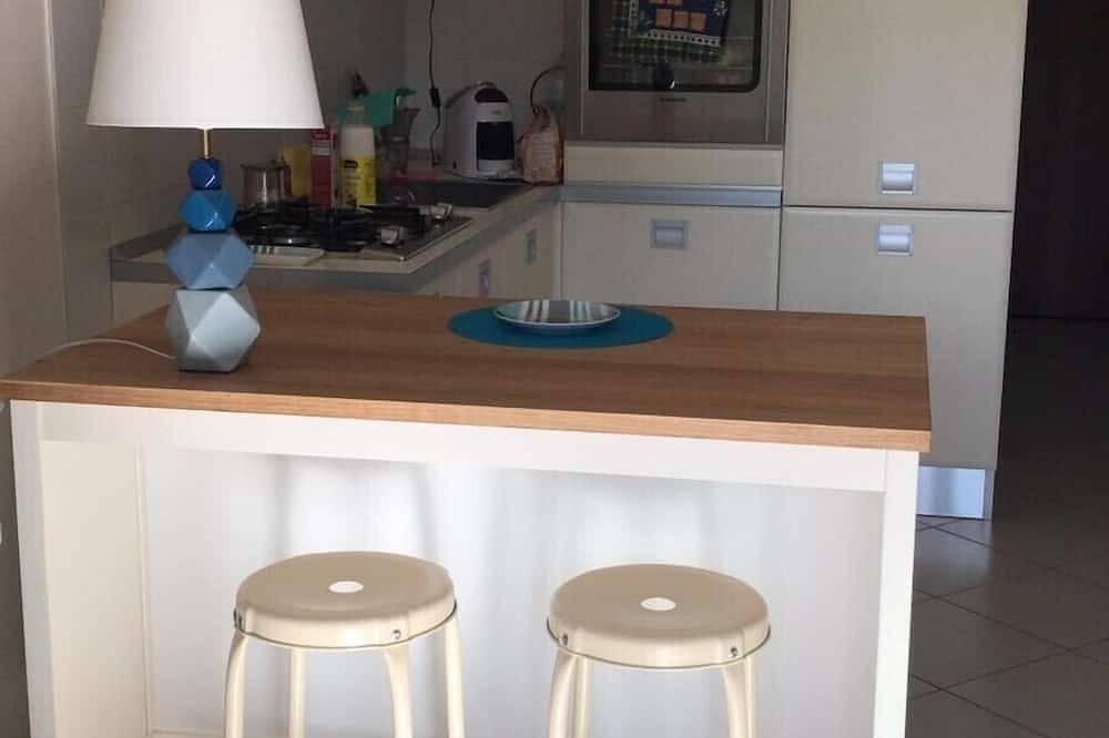 Casa Lulu, cottage with garden a few steps from the beach in Porto Pino Beach, Porto Pino