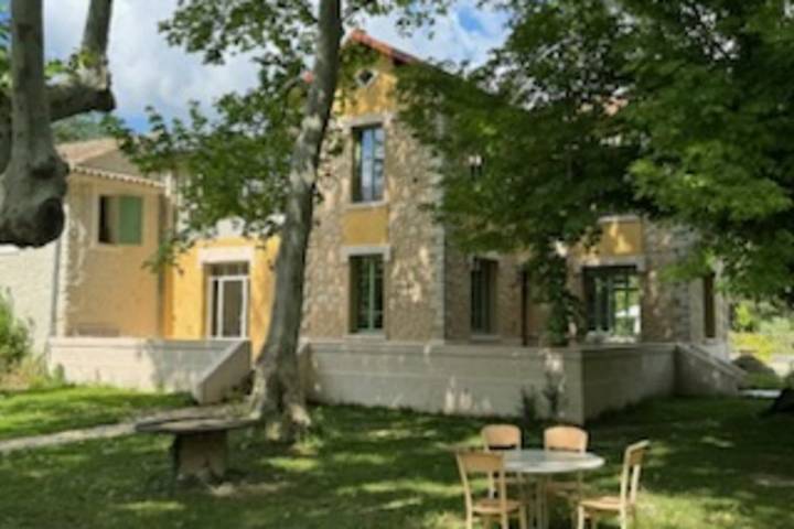 Location de vacances pour 9 personnes, avec terrasse ainsi que jacuzzi et jardin, adapté aux familles à Le Thor - 4