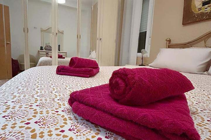 El Almazán. Casa tranquila con patio interior, próxima al centro y a las rutas. in Buñol, Provincia de Valencia