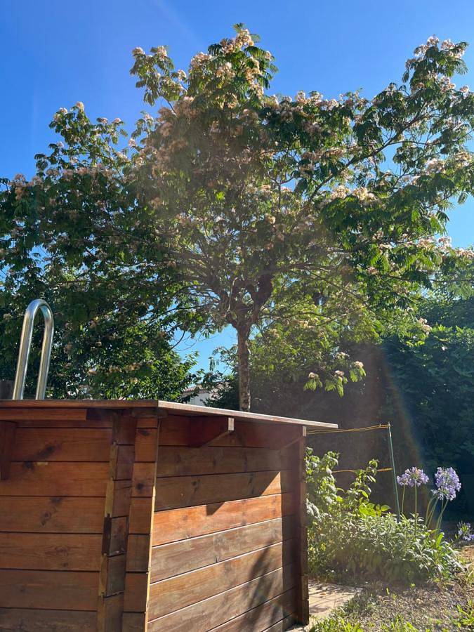 Location de vacances pour 8 personnes, avec jardin et terrasse ainsi que vue et piscine à Sainte-Foy-la-Grande - 2