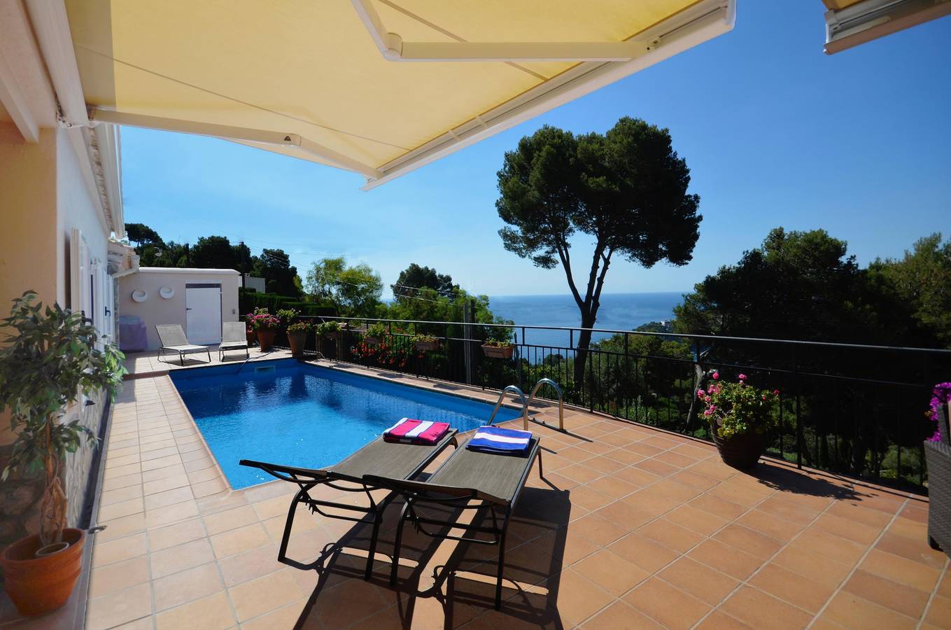 Holiday rental villa with swimming pool in Begur, Aiguablava in Begur, Costa Brava
