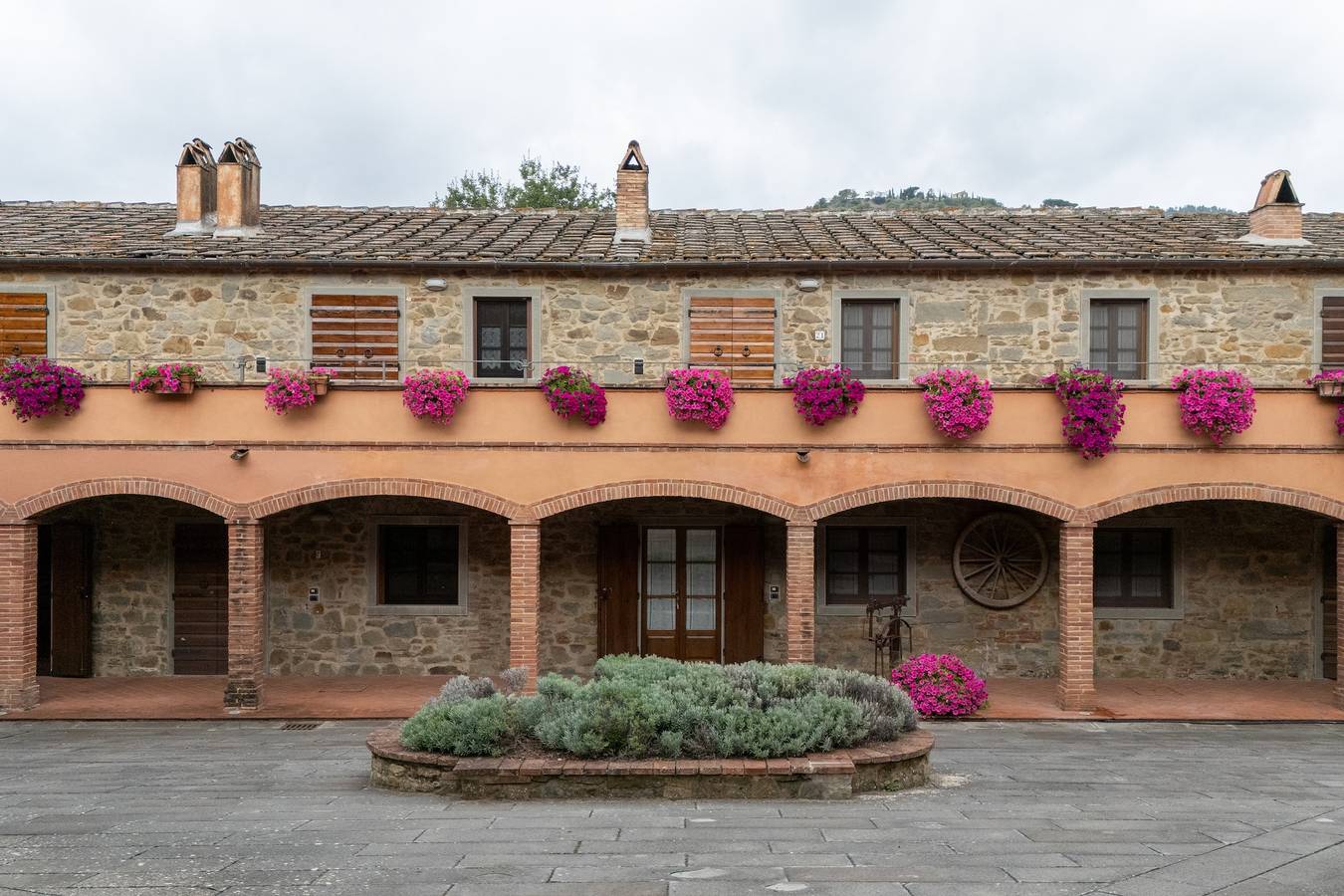 Appartamento intero, Appartamento per vacanze "Monastero" con vista sulle montagne, piscina in comune e Wi-Fi in Metelliano, Cortona