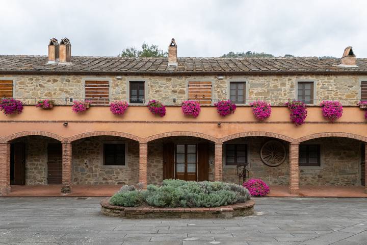 Appartamento intero, Appartamento per vacanze "Monastero" con vista sulle montagne, piscina in comune e Wi-Fi in Metelliano, Cortona