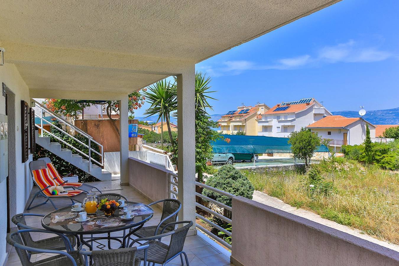 Ferienhaus mit fünf Schlafzimmern nur wenige Schritte vom Strand entfernt in Slatine, Ciovo