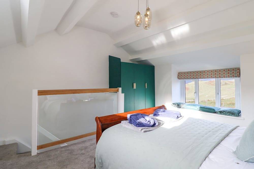 Ael Y Bryn, pet friendly, character holiday cottage in Ffestiniog in Ffestiniog, Snowdonia