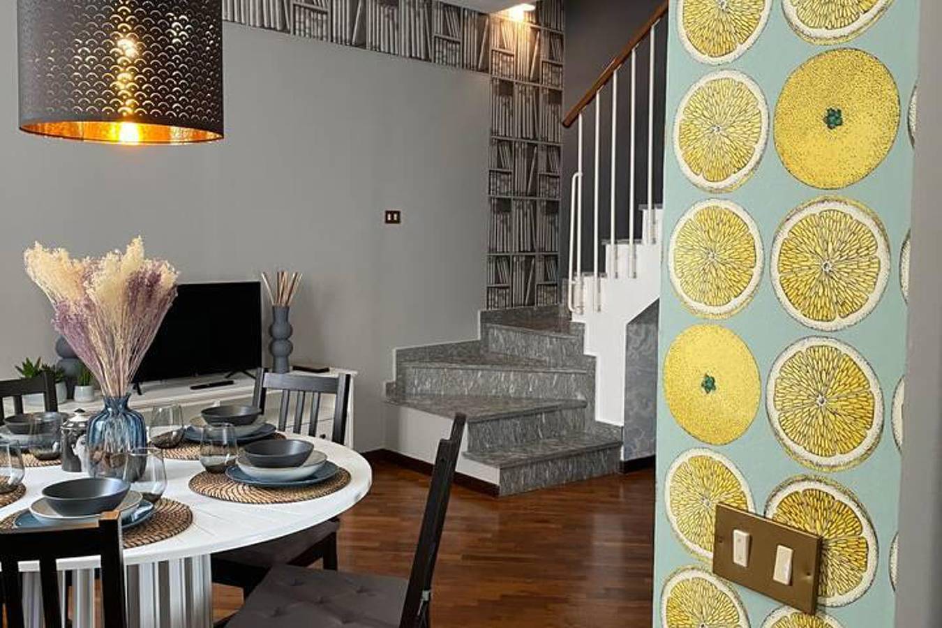 Design Villa with parking, Navigli, Milan,sleeps5 in Milan, Milan Province
