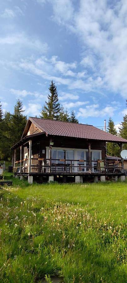 Location de vacances pour 4 personnes, avec jardin et vue dans Mărișel