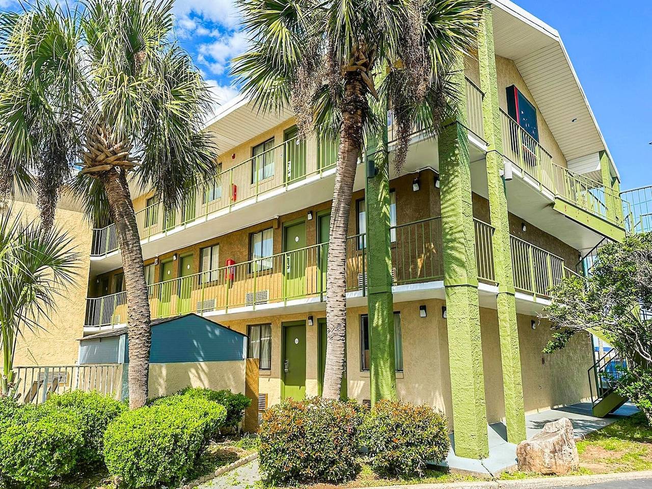 Entire apartment, King Bed Smoking in Mobile (AL), Mobile Bay