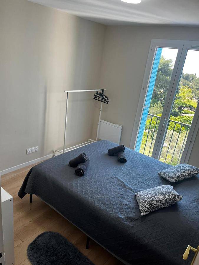 Gîte pour 6 personnes, avec vue sur le lac et vue à Vitrolles - 3