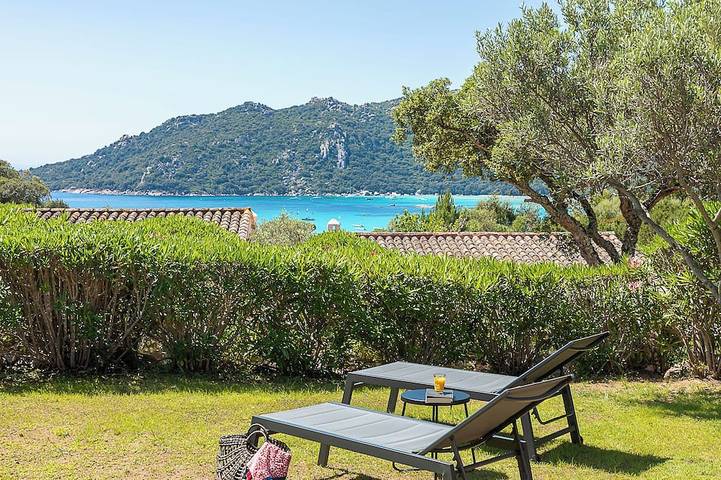 Villa pour 6 personnes, avec terrasse ainsi que jardin et piscine, animaux acceptés dans Santa Giulia