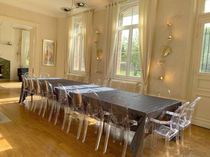 Location de vacances pour 16 personnes, avec vue et jardin à Dury