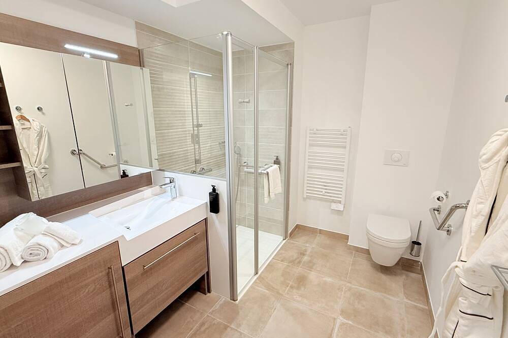 Geheel appartement, Studio-Ensuite with Shower in Aubenas, Ardèche