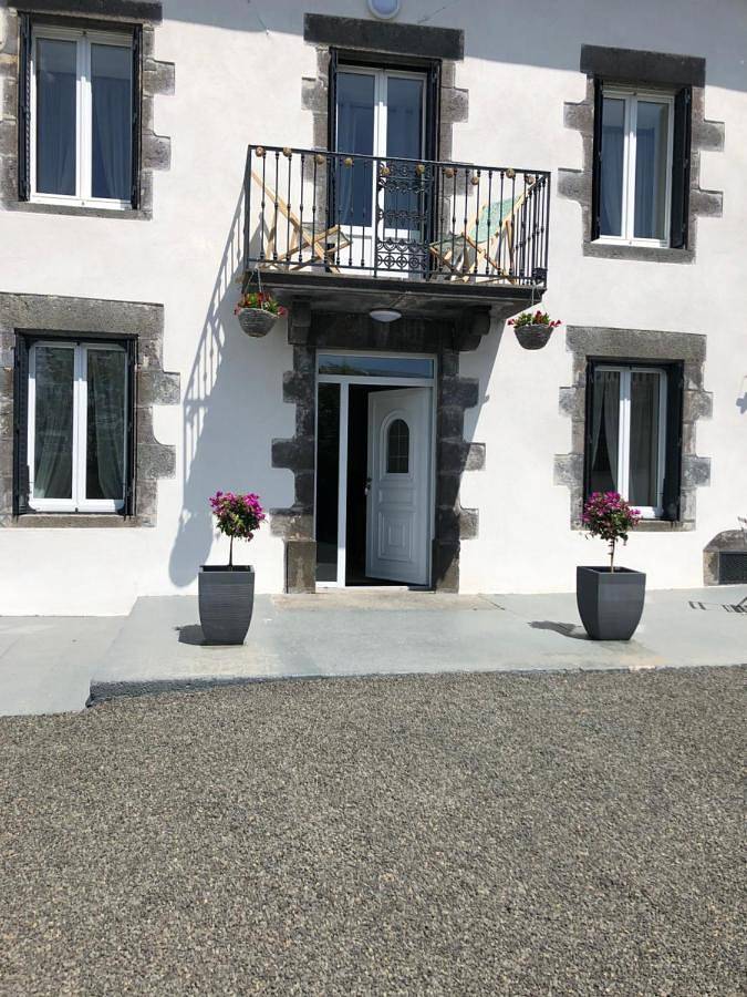 Gîte pour 2 personnes, avec Jacuzzi et Terrasse ainsi que Jardin et Vue à Olby