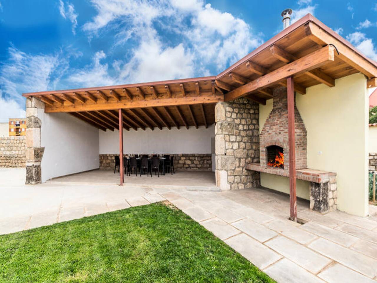 Apartamento entero, Villa cerca de Burgos con barbacoa y jardín in Villadiego, Provincia de Burgos
