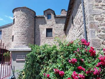 Gîte pour 4 personnes, avec vue et jardin, adapté aux familles à Castelnau-Pégayrols