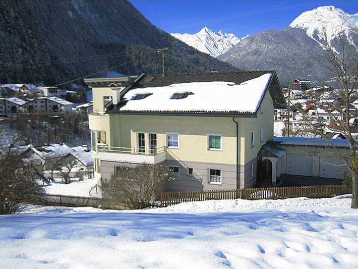 Ferienwohnung für 5 Personen, mit Terrasse und Garten in Arzl im Pitztal