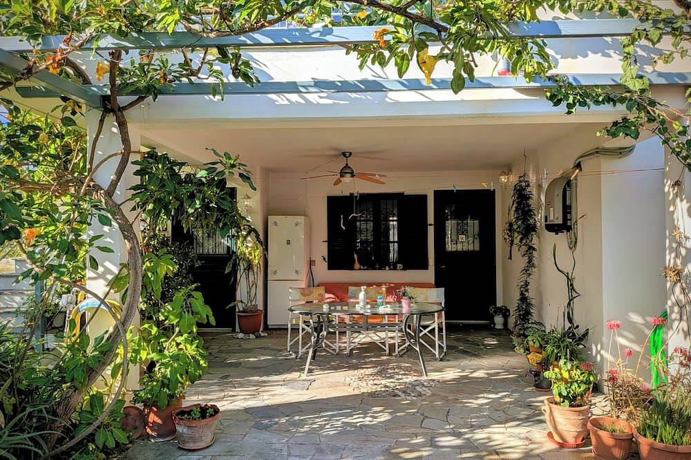 Ganze Wohnung, Haus Eleni, rollstuhlgerecht, zwischen Orangenbäumen, ruhige Lage, 2km vom Meer in Asini, Argolis