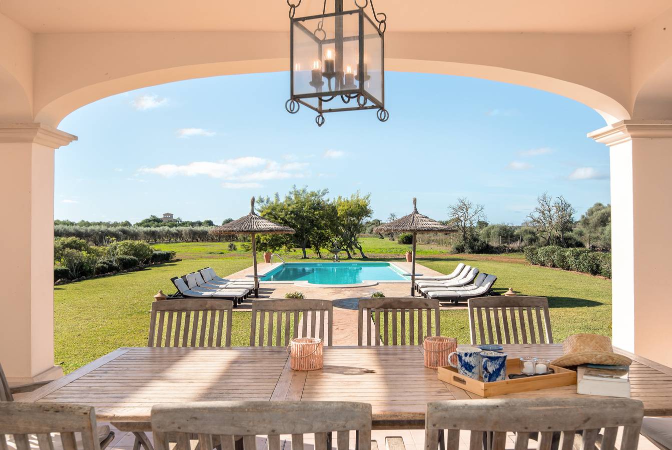 Lichtoase in Es Llombards: Pool, Klima & Pizzaofen (10P) in Es Llombards, Santanyí