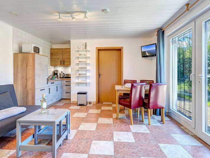 Bungalow für 4 Personen, mit Terrasse und Garten
