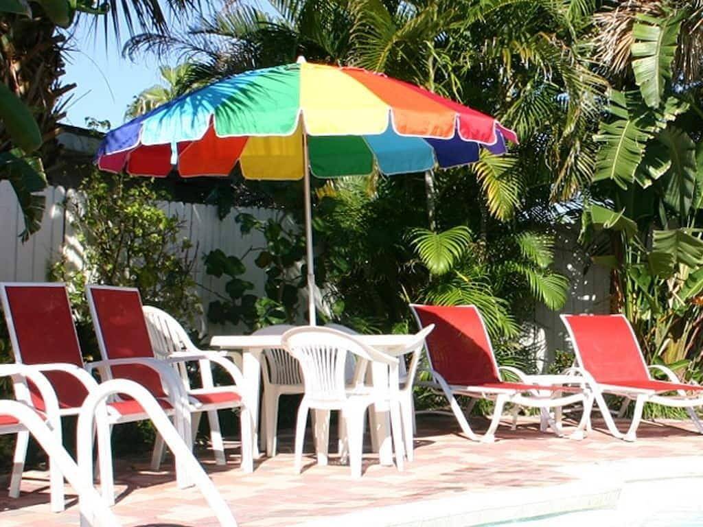 Orange Blossom Cottage two minute Walk to Beach in Clearwater, Caladesi Island