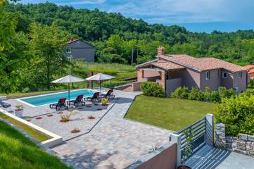 Villa for 5 People in Pićan, Central Istria, Photo 1