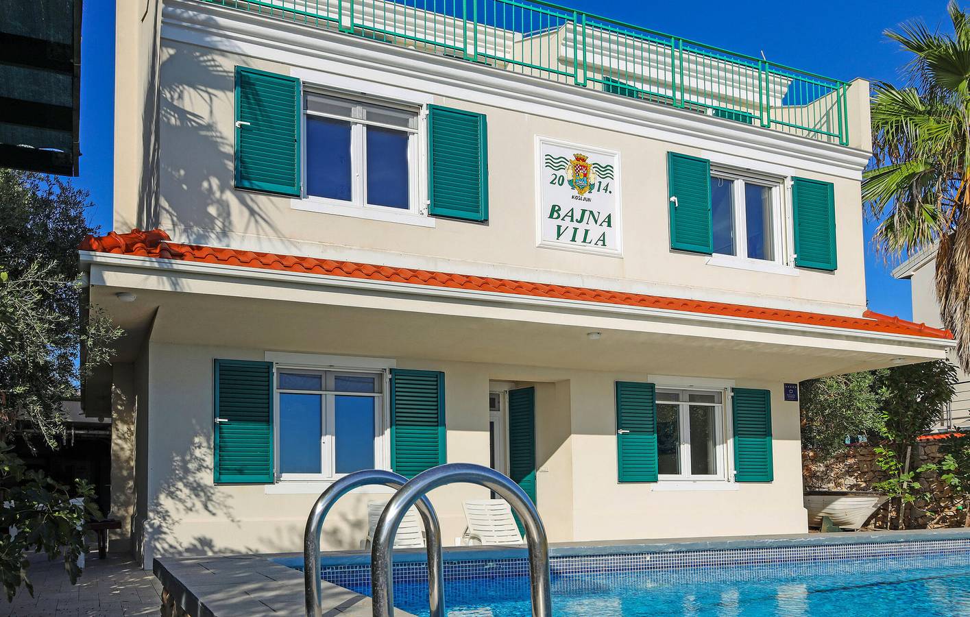 Reizende 1-Zimmer-Wohnung mit Pool, Terrasse und nur 100 m von der Küste entfernt in Pag Stadt, Pag
