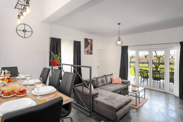 Ferienhaus für 6 Personen, mit Sauna und Pool sowie Garten in Kastelir - 3