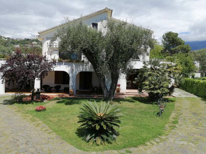 Ferienwohnung für 6 Personen, mit Balkon und Terrasse sowie Garten