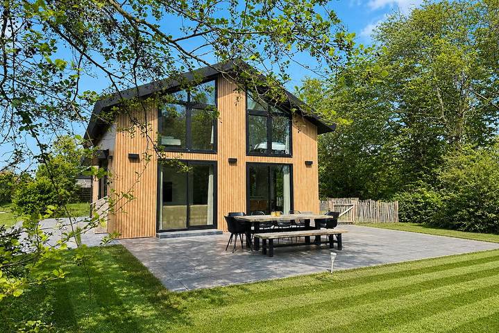 Villa für 10 Personen, mit Terrasse und Garten