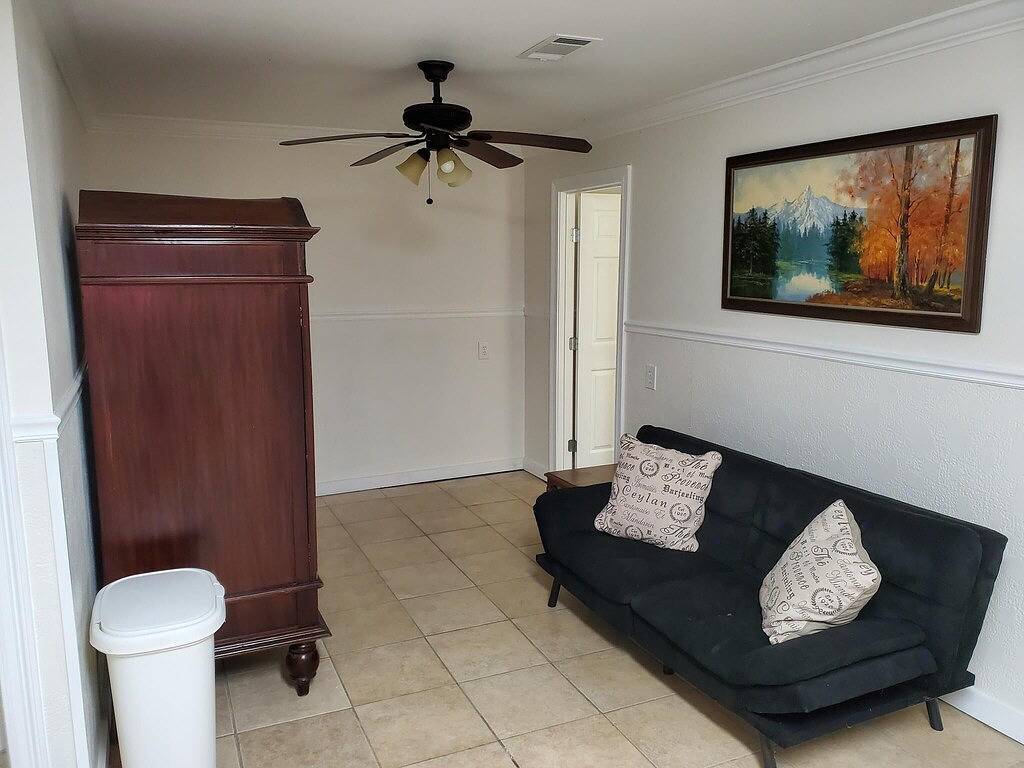 Old Mandeville guesthouse with New Orleans style courtyard 1 block from Lake. in Mandeville, Lake Pontchartrain