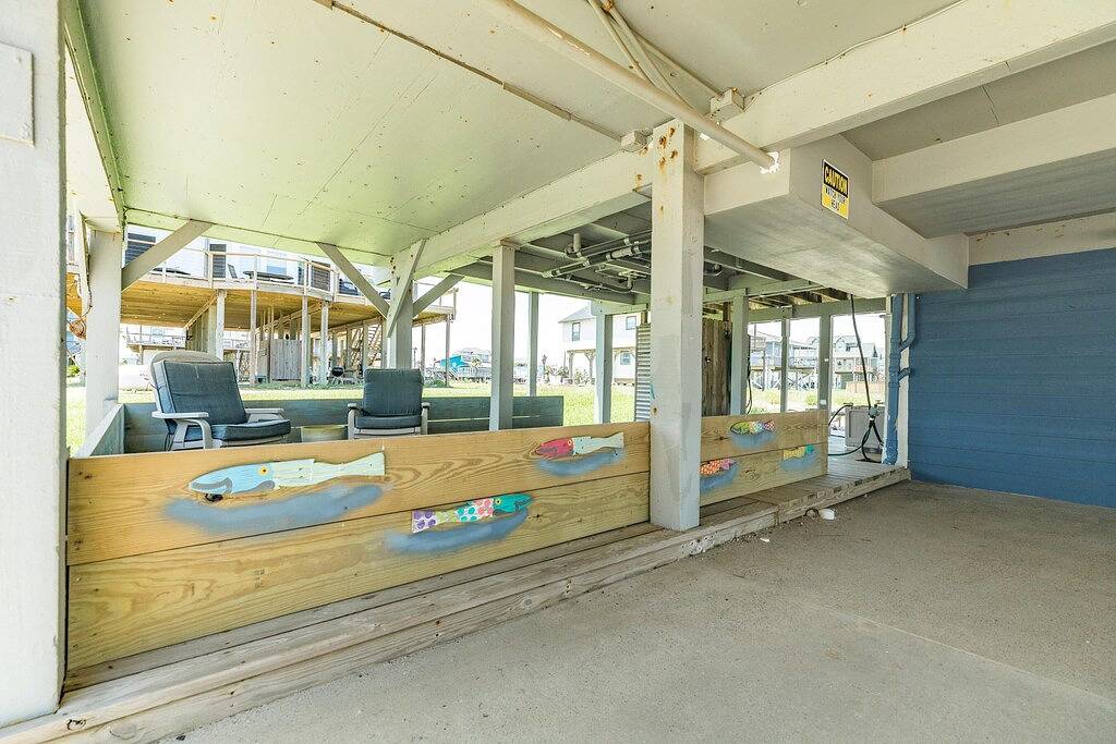 Bluewave Paradise - Huge Deck Overlooking the Sea! in Brazoria County