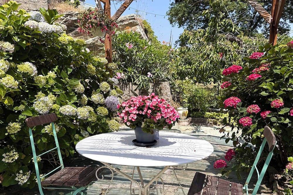 Maisonette avec jardin et vues imprenable sur l'eglise Saint Michel! in Murato, Région de Calvi
