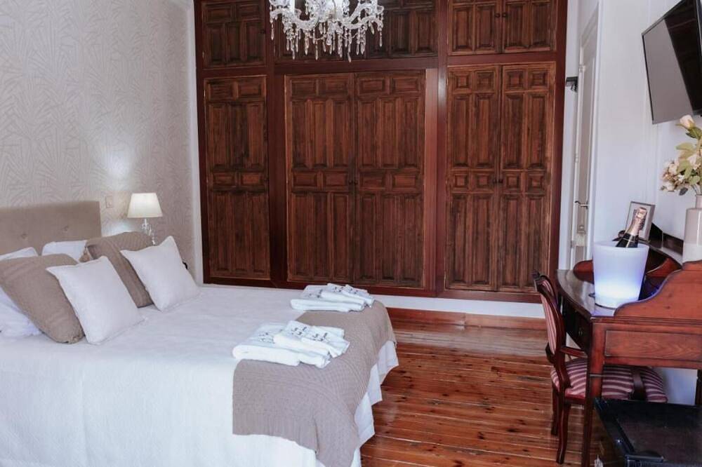 Casa de vacaciones 'Casa Rural El Puente Grande' con piscina privada, Wi-Fi y aire acondicionado in Navahermosa, Provincia de Toledo