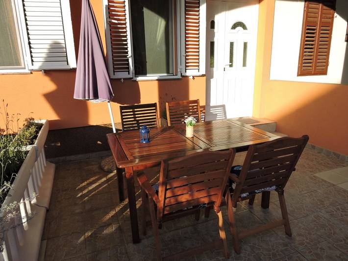 Ferienwohnung für 4 Personen, mit Terrasse in Biograd na Moru