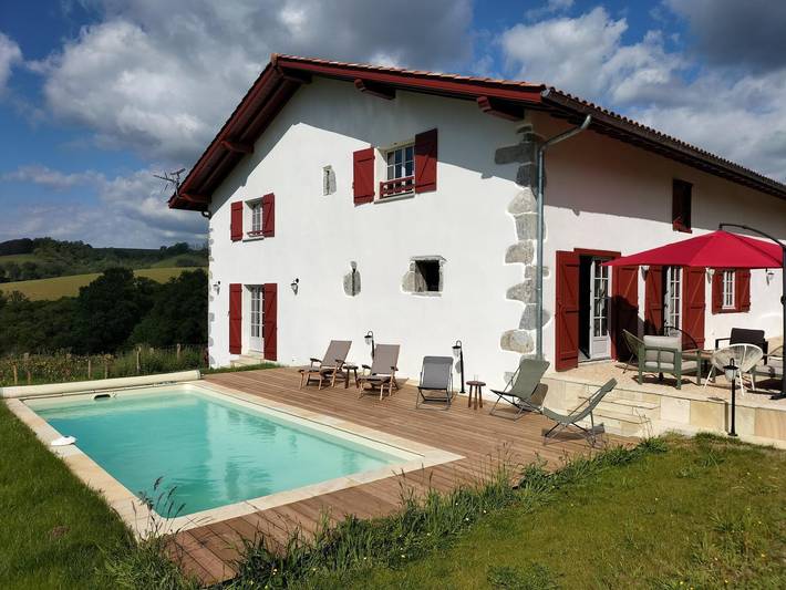 Gîte pour 10 personnes, avec Terrasse ainsi que Jardin et Piscine