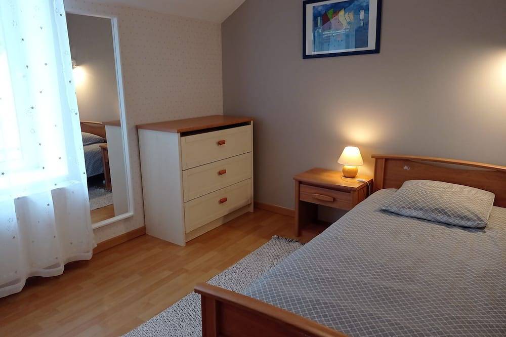 Spacious house 300 m from the sea. Sheltered garden in Luc-sur-Mer, Caen region