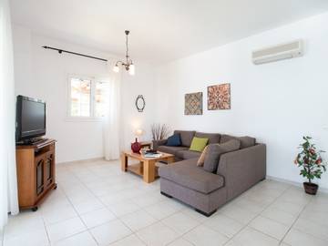 Villa for 5 Guests in Kefalonia, Greece, Picture 4