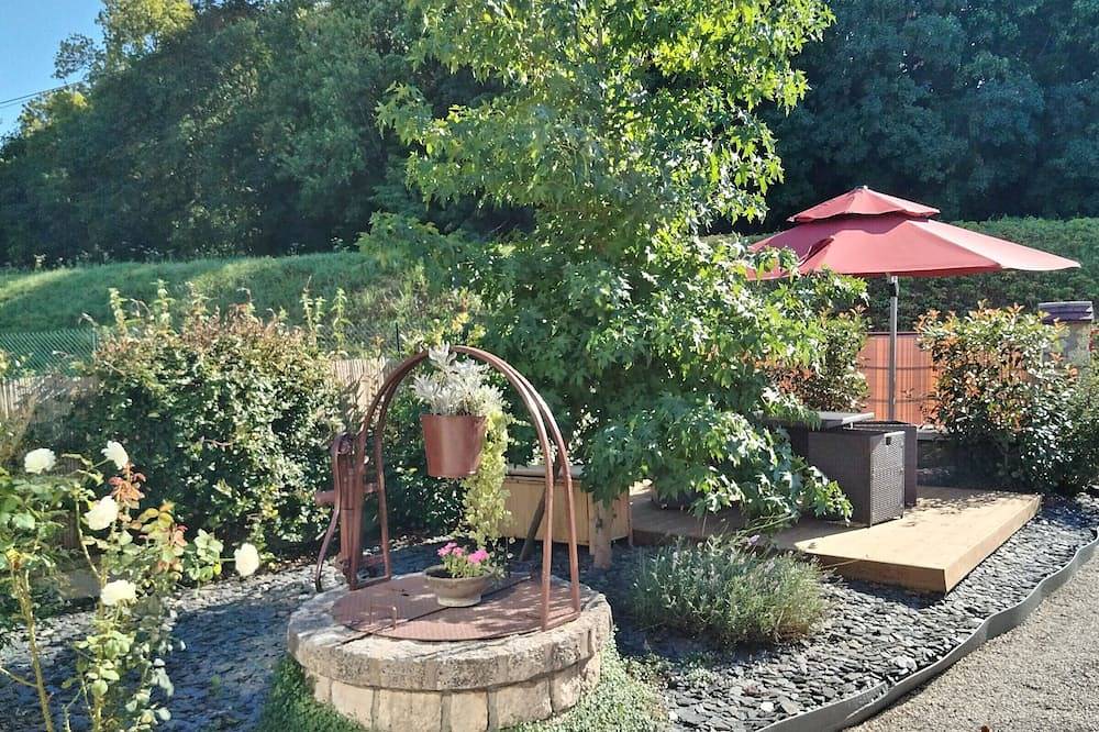 Charming Riverside Cottage Near Montargis with Nature & City Access in Montargis, Montargis region