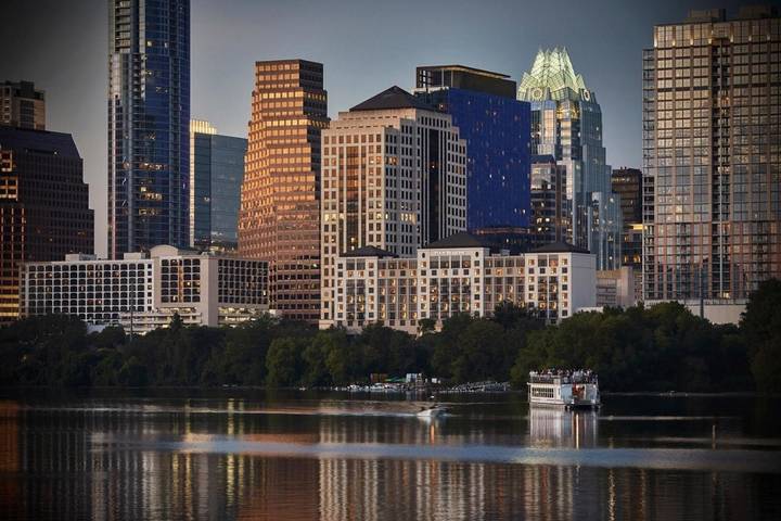 Apartamento para 3 personas, con piscina y terraza además de vistas y sauna en Austin