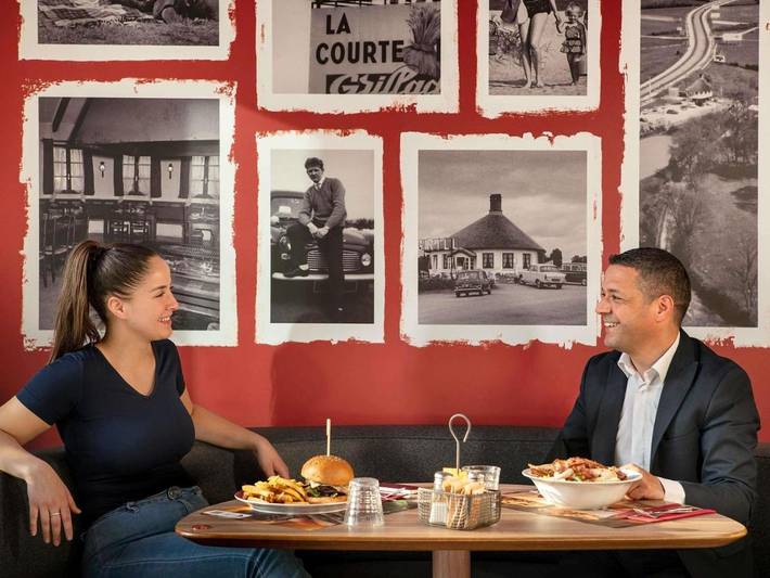 Hôtel pour 4 personnes, avec piscine et terrasse, animaux acceptés