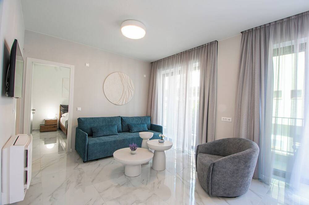 Entire apartment, Oikos luxury central apartment in Almyros Beach (Agios Nikolaos), North Crete