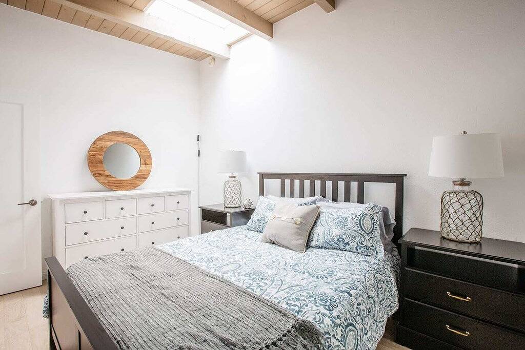 Luxury Malibu Road Oceanfront Townhouse Private Beach in Malibu, Los Angeles County