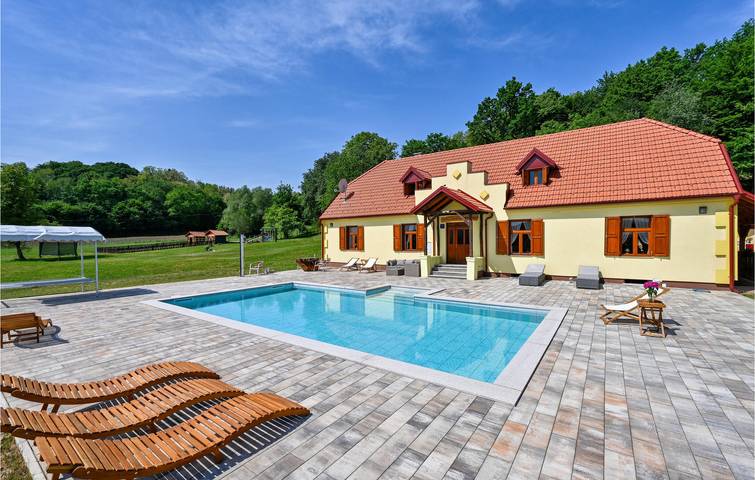 Encantador apartamento con terraza y piscina, a 2 km del río Krapina in Condado de Krapina-Zagorje