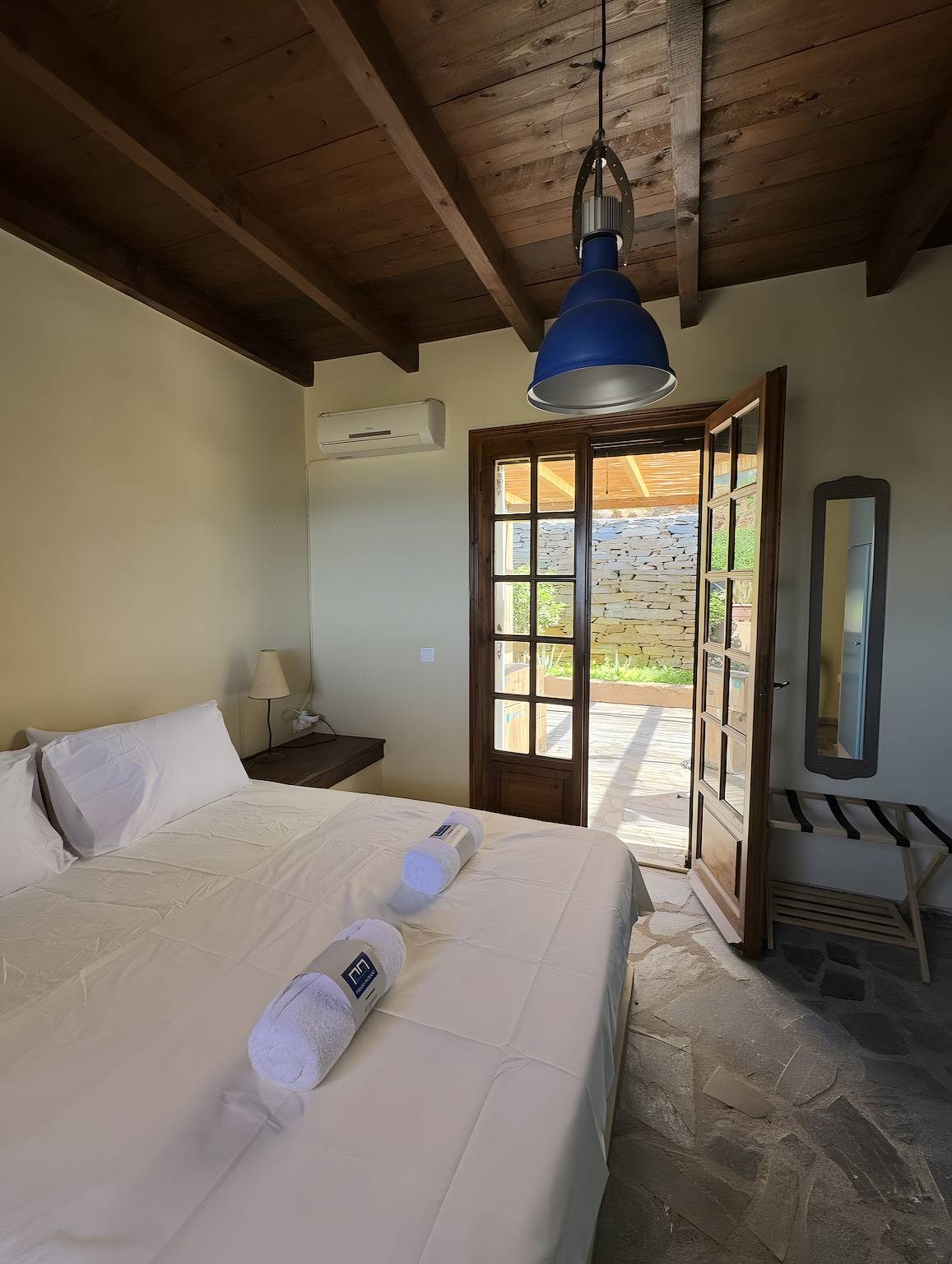 Holiday Home 'Kea's Sunset Stone Retreat' with Sea View, Wi-Fi and Air Conditioning in Kea