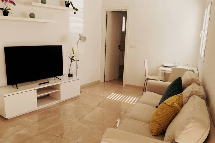 Apartamento vacacional entero, Apartamento privado con terraza y vistas al jardín. in Tahiche, Teguise