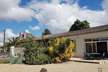 Gîte pour 4 personnes, avec terrasse et jardin à Gémozac