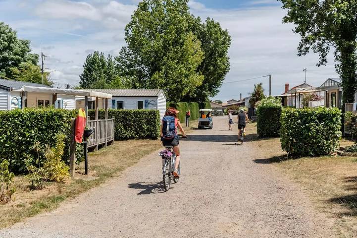 Camping pour 6 personnes, avec terrasse à Talmont-Saint-Hilaire - 3